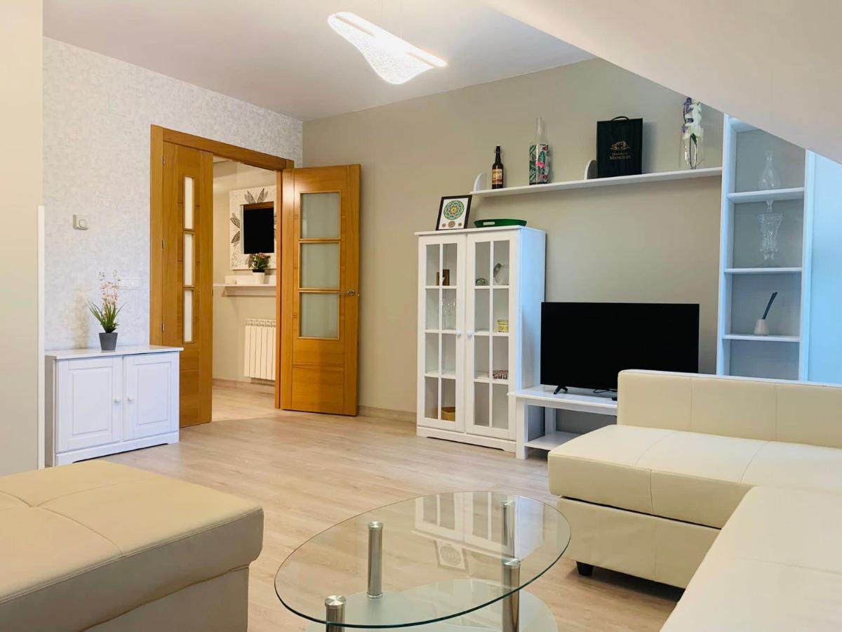 Apartamento Sofia ทอร์เดซียัส ภายนอก รูปภาพ